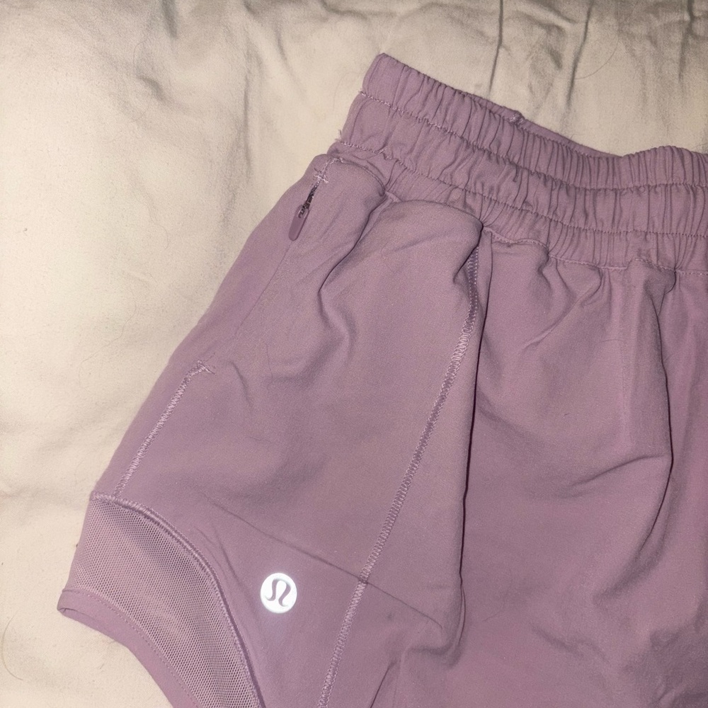 lululemon athletica women's hotty hot shorts